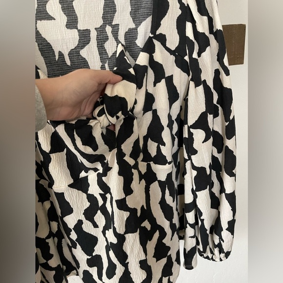 Ava & Viv| Long Sleeve Feminine Blouse, Wide Sleeve•••Size 2x, Knit Material - Picture 7 of 11